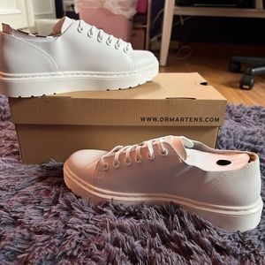 Dr. Marten’s Dante white leather shoes